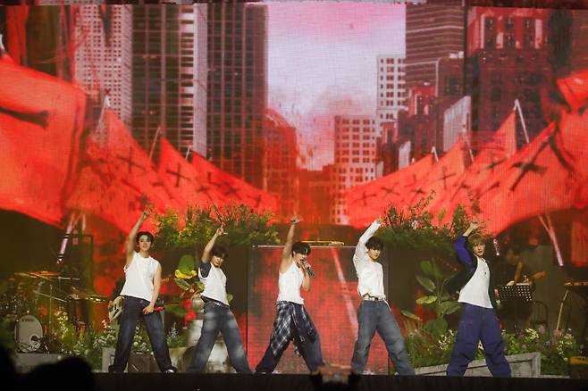 그룹 투모로우바이투게더. 사진제공=2025 위버스콘 페스티벌