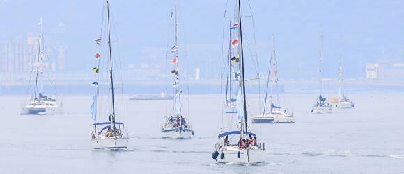 제15회 뱃놀이축제를 찾은 관광객들이 요보트 승선체험을 하고 있다. [사진=화성시]