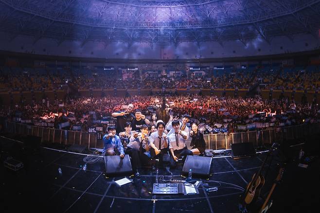 밴드 루시. 프라이빗커브 제공