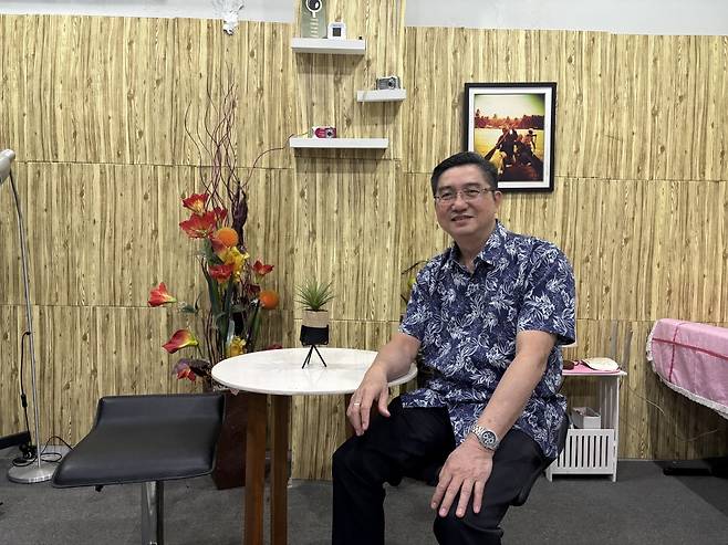 한스 게니 아르탄토 알루시아 사무총장이 단체에 관해 설명하고 있다.