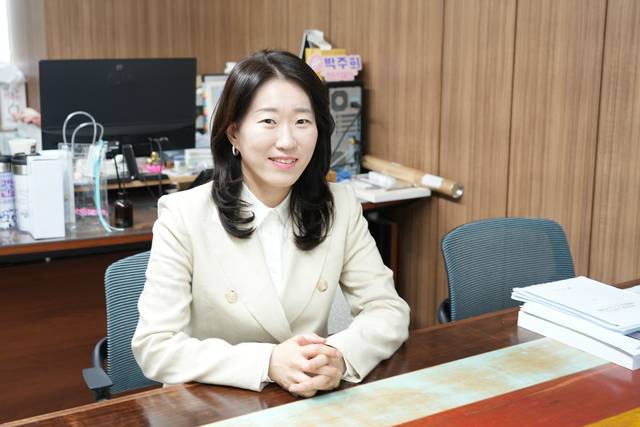 박주희 청년재단 사무총장이 지난달 27일 서울 종로구 서린동 재단 본부 집무실에서 문화일보와 인터뷰하고 있다.