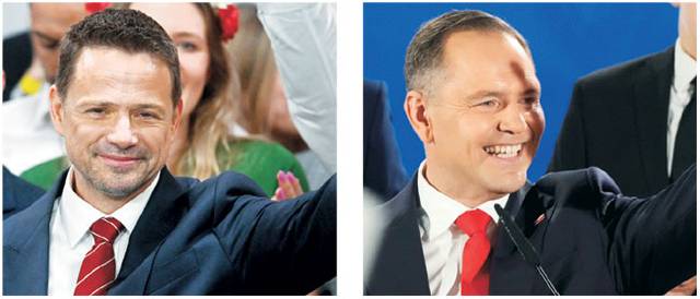 폴란드 대통령 선거 결선이 치러진 1일 여당 소속 라파우 트샤스코프스키(왼쪽 사진) 후보와 야권 카롤 나브로츠키 후보가 각자 선거본부에서 지지자들을 향해 손을 흔들고 있다. EPA AP 연합뉴스