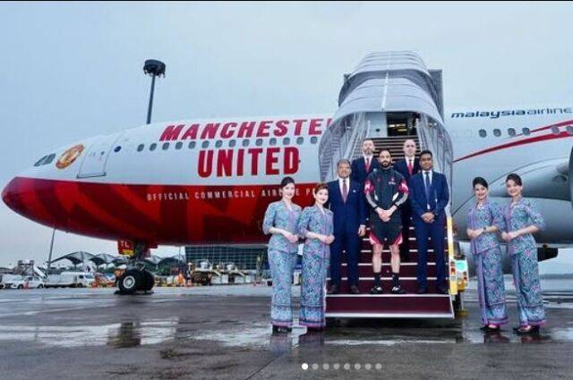 아모림 감독은 말레이시아 항공을 위해서 포즈도 취했다./맨유 홈피