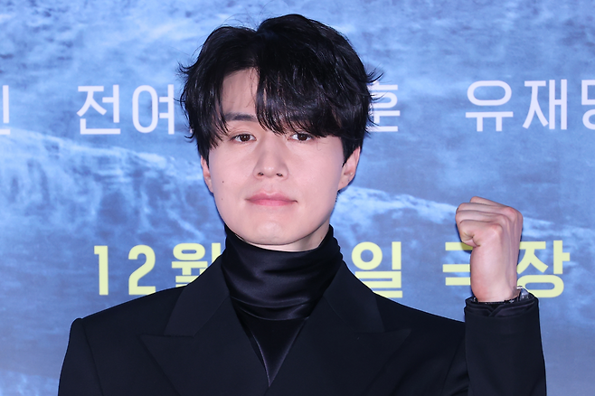 배우 이동욱이 18일 오후 서울 용산구 CGV용산아이파크몰에서 열린 영화 ‘하얼빈’ 언론시사회 및 기자간담회에서 포즈를 취하고 있다. 2024.12.18 [연합]