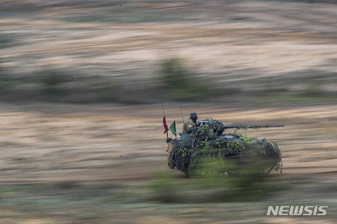 [빌뉴스=AP/뉴시스] 독일군 최고 지휘관이 러시아가 4년 내 북대서양조약기구(NATO·나토) 영토를 침공할 수 있다고 1일(현지 시간) 말했다. 사진은 지난해 5월6일리투아니아 빌뉴스 북쪽 파브라제 훈련장에서 진행된 리투아니아군과 독일군의 '그랜드 콰드리가 2024' 훈련. 2024.05.07.