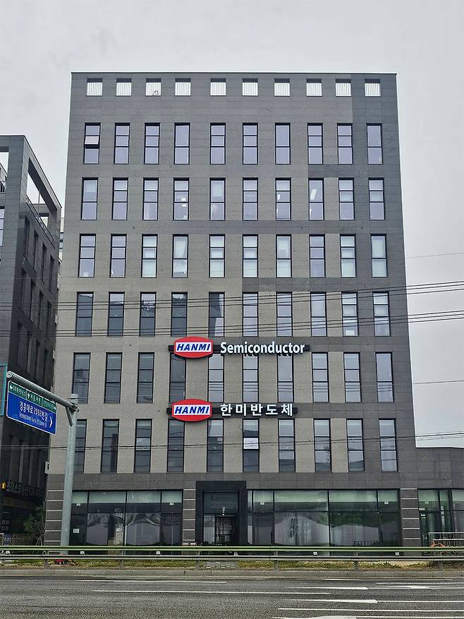 [서울=뉴시스]한미반도체가 경기 이천에 신규 오피스를 개소한다고 2일 밝혔다. 이천은 SK하이닉스 본사 소재지다. (사진=한미반도체 제공) photo@newsis.com *재판매 및 DB 금지