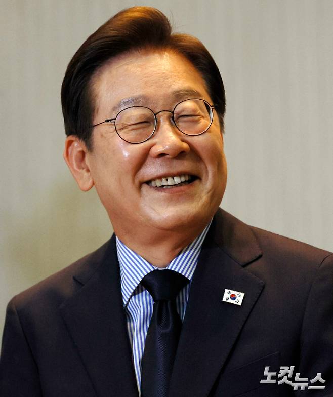 이재명 더불어민주당 대선후보가 2일 경기도 성남시 수정구 성남주민교회에서 기자회견을 하고 있다. 성남=류영주 기자