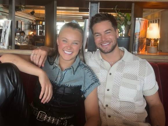 조조 시와와 크리스 휴즈. 크리스 휴즈 인스타그램 캡처