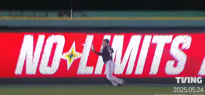 5월24일 문학경기 9회 끝내기 장면 캡쳐. 티빙 중계화면