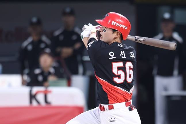 KIA 오선우가 1일 수원 KT전 9회초 1사 2루에서 좌전 1타점 적시타를 때려내고 있다. /사진=KIA 타이거즈 제공