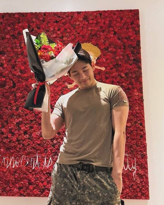 '캡틴 코리아' 돌아온다! 방탄소년단 뷔, 전역 D-8