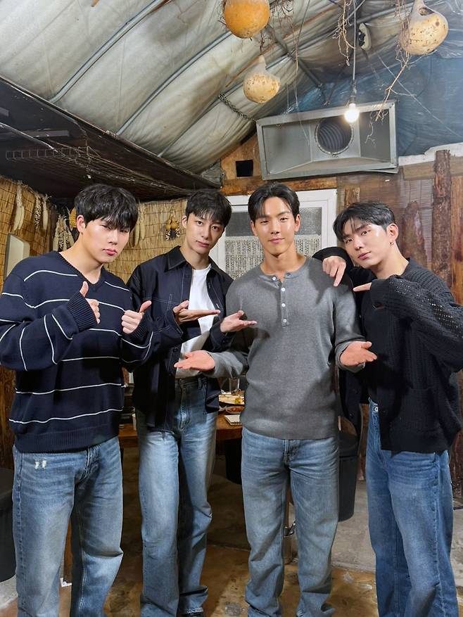 몬스타엑스 "지난 10년, 몬베베에게 가장 고마워" [노포기]