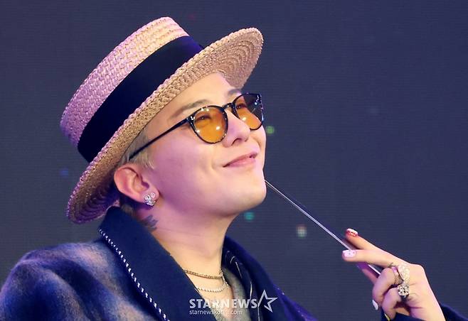 (대전=뉴스1) 권현진 기자 = 빅뱅 지드래곤(GD, 본명 권지용)이 9일 오후 대전 유성구 카이스트 본원 류근철 스포츠 컴플렉스에서 열린 '이노베이트 코리아 2025' 스페셜 토크쇼에서 미소를 짓고 있다. 2025.4.9/뉴스1  Copyright (C) 뉴스1. All rights reserved. 무단 전재 및 재배포,  AI학습 이용 금지. /사진=(대전=뉴스1) 권현진 기자