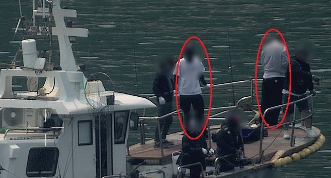 구명조끼 미착용 낚시객 [동해해경청 제공. 재판매 및 DB 금지]