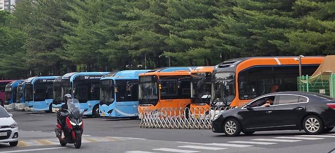 멈춰선 창원 시내버스 [연합뉴스 자료사진]