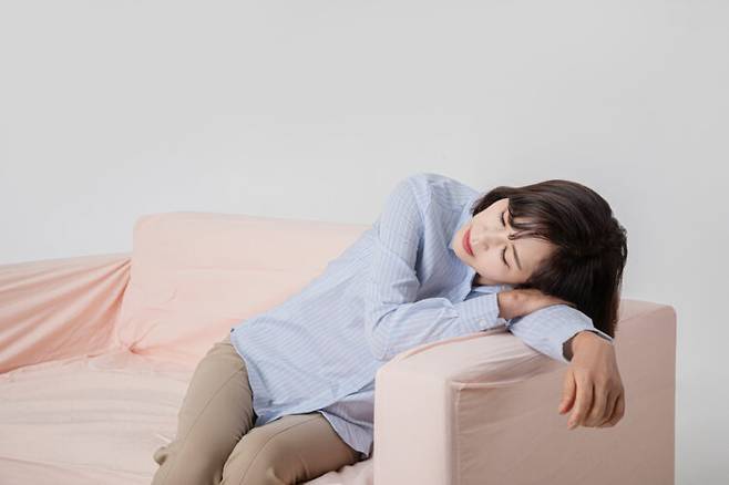 아침을 안 먹거나, 오래 앉아 있는 것 등 피로를 유발하는 뜻밖의 일상 습관들이 있다. [사진=클립아트코리아]