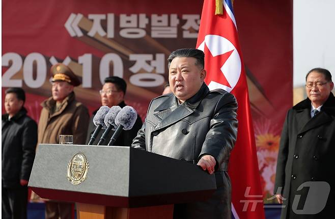 북한 노동당 기관지 노동신문은 지난 2월 7일 "새 시대 지방발전 정책의 드팀없는 실행을 위한 2025년도 대 건설 투쟁이 개시됐다＂면서 김정은 총비서가 강동군병원과 종합봉사소 건설 착공식에 참가했다고 보도했다. [국내에서만 사용가능. 재배포 금지. DB 금지. For Use Only in the Republic of Korea. Redistribution Prohibited] rodongphoto@news1.kr