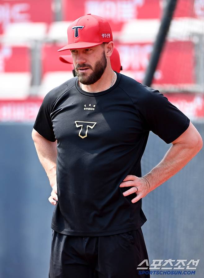 1일 수원KT위즈파크에서 열린 KIA와 KT의 경기, KIA 위즈덤이 복귀해 워밍업을 하고 있다. 수원=허상욱 기자wook@sportschosun.com/2025.06.01/