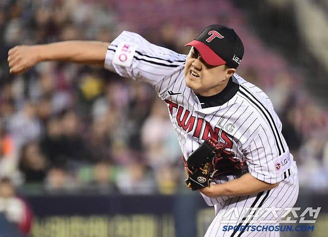 3일 잠실구장에서 열린 KBO리그 LG와 SSG의 경기. 투구하는 LG 장현식. 잠실=송정헌 기자songs@sportschosun.com/2025.05.03/