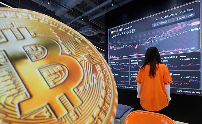 서울 강남구 빗썸 라운지 전광판에 비트코인 시세가 표시되고 있다. 2025.05.29 서울=뉴시스