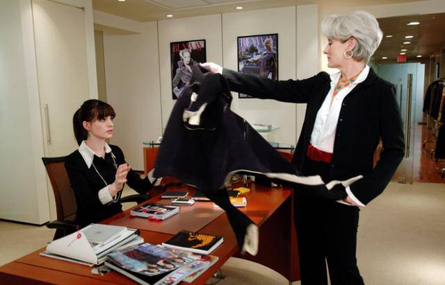 '악마는 프라다를 입는다'의 미란다와 앤디. 퍼스트런·글뫼 제공'악마는 프라다를 입는다'의 미란다와 앤디. 퍼스트런·글뫼 제공