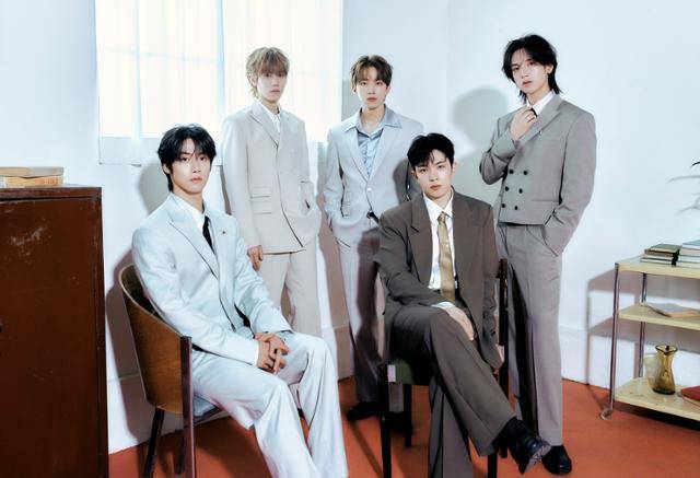 엔플라잉은 지난달 28일 정규 2집 '에버래스팅(Everlasting)'을 발매하고 컴백했다. FNC엔터테인먼트 제공