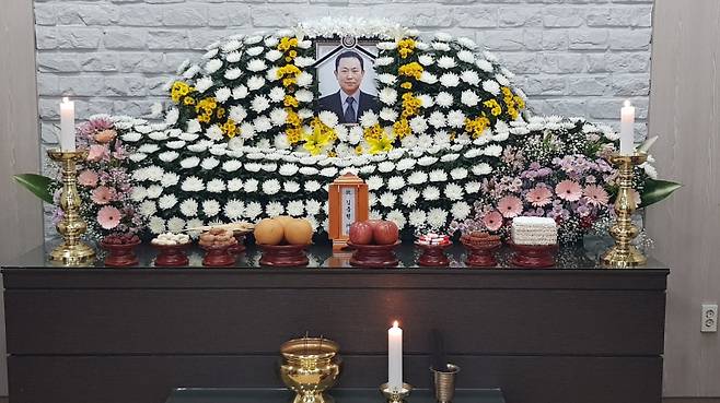 <yonhap photo-2597=""> 태안화력 하청 노동자 고 김충현씨 빈소. 연합뉴스</yonhap>