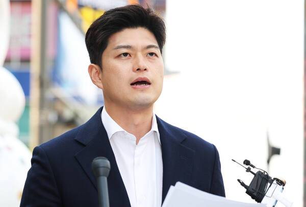 국민의힘 김용태 비상대책위원장이 30일 경기도 화성시 동탄역 인근에서 사전투표 관련 기자회견을 하고 있다. 연합뉴스