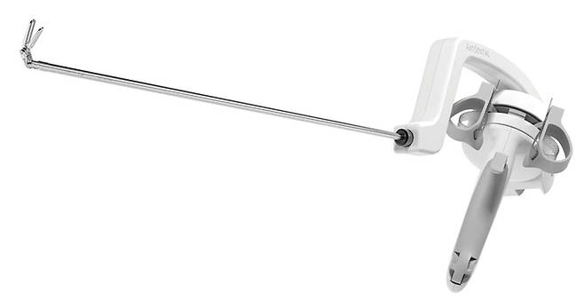 리브스메드의 다관절 복강경 수술 기구 ‘아티센셜5’.  (리브스메드 제공)