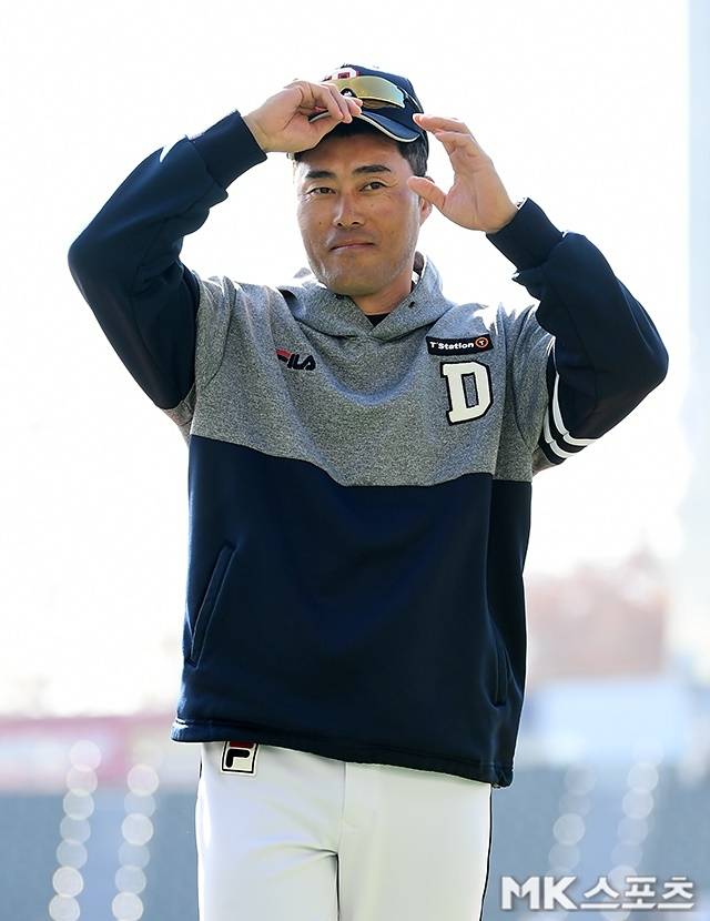 당분간 감독 대행으로 두산을 이끌게 된 조성환 코치. 사진=천정환 기자