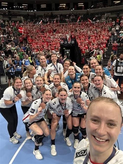 사진 2024/25 EHF 여자 핸드볼 챔피언스리그 3위를 차지한 에스비에르, 사진 출처=유럽핸드볼연맹