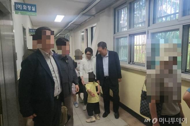 윤석열 전 대통령과 김건희 여사가 3일 서울 서초구 서초4동 원명초등학교 투표소에 도착했다. /사진=김미루 기자