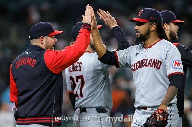 스티븐 보트 감독과 엠마누엘 클라세. /게티이미지코리아