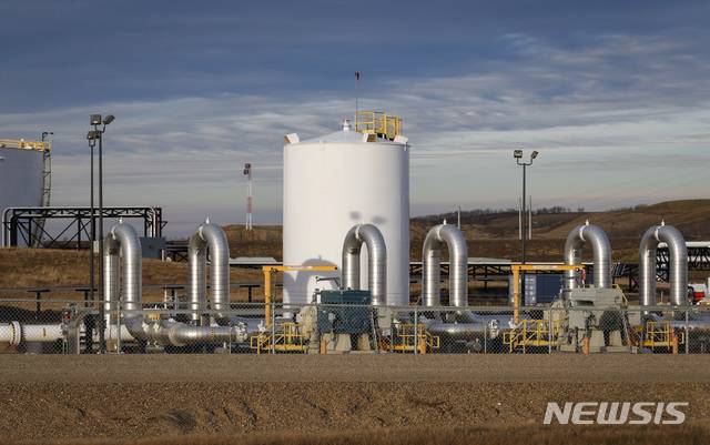 [하디스티( 캐나다)=AP/뉴시스]캐나다 앨버타주 하디스티에 있는 키스톤송유관 시설. 트럼프 관세 정책으로 인한 캐나다와의 갈등으로 캐나다 대미 송유관 원유 수출량이 올 3월 기준 10% 가까이 감소했다고 캐나다 통계청(SC)이 6월 2일 밝혔다. 2025. 06.03.