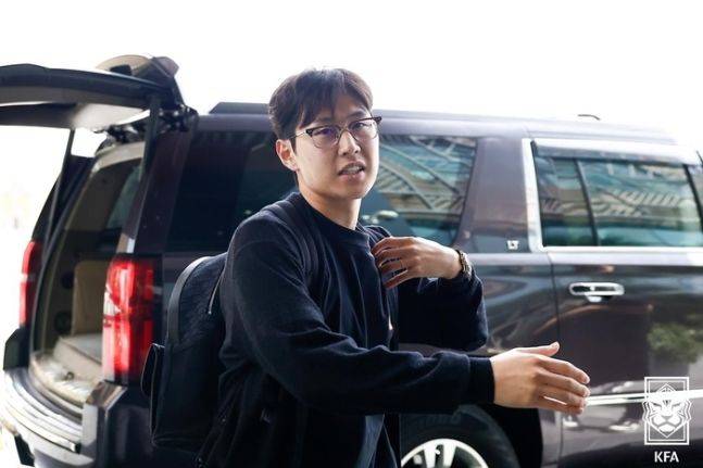 [서울=뉴시스]이라크 도착한 이강인. (사진=대한축구협회 제공)