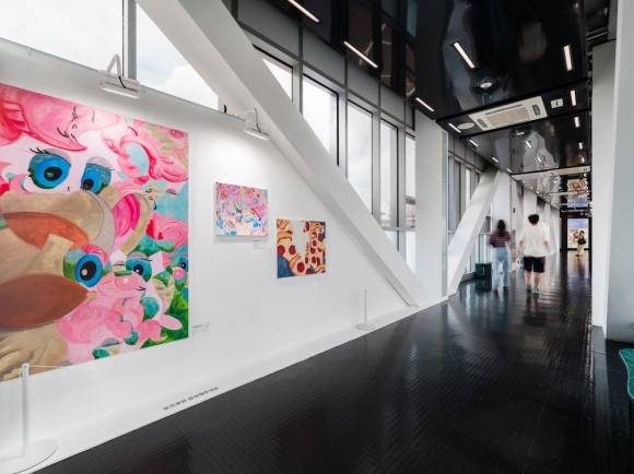 서울 서대문구가 오는 27일까지 상반기 기획 전시인 ‘히든 시퀀스’를 진행한다. 사진은 현대백화점 신촌점 ‘갤러리 B’에 전시된 작품들 모습. 서대문구 제공