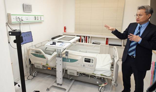 송원경 국립재활원 재활로봇중개연구사업단장이 3일 서울 강북구 국립재활원 4차 스마트돌봄스페이스에서 공간의 특징을 설명하고 있다. 오승현 기자