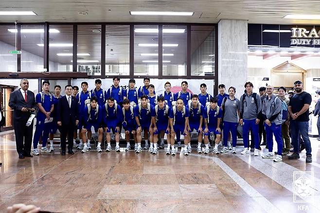 3일 전세기를 타고 이라크 현지에 도착한 대한민국 축구대표팀 선수들. /사진=대한축구협회 제공