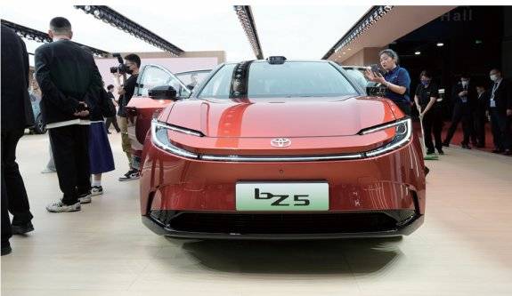 &nbsp;4월 ‘2025 상하이 모터쇼’에서 공개된 도요타 전기차 ‘bZ5’. ‘가성비’ 전기차로 화제를 모으고 있다.&nbsp;GETTYIMAGES