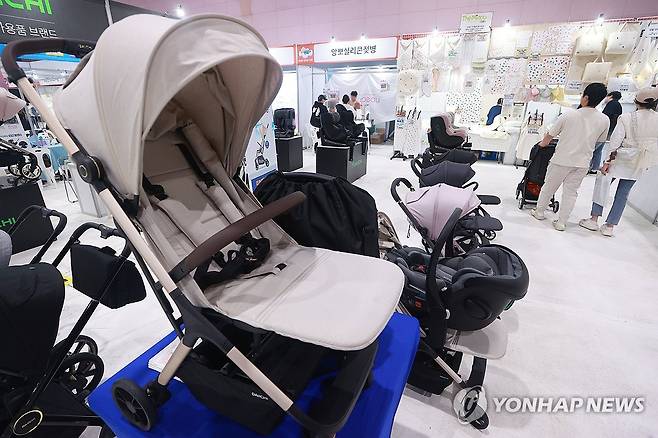 유아용품 박람회. 기사 내용과 직접적인 관련 없음.  [연합뉴스 자료사진]
