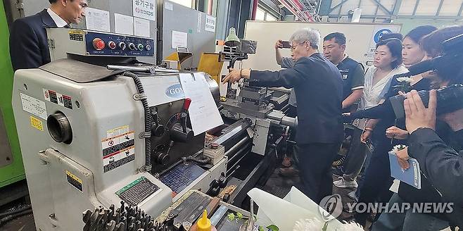 고(故) 김충현 노동자 작업 현장 (태안=연합뉴스) 충남 태안군 태안화력발전소에서 작업 도중 숨진 한전 KPS 하청업체 소속 비정규직 노동자 김충현(50) 씨의 작업 현장이 3일 멈춘 가운데 민주노동당 권영국 대선 후보와 노조 관계자 등이 현장을 찾아 조문하고 상황을 살피고 있다. 2025.6.3 [사망대책위 제공. 재판매 및 DB 금지] coolee@yna.co.kr