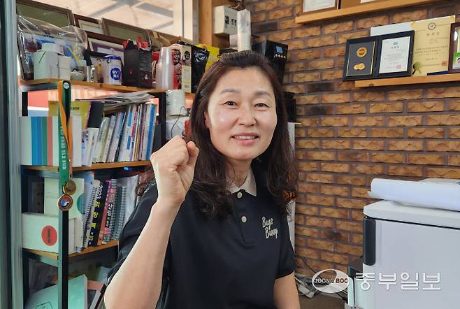 박은경 대한적십자사 경기도지사 연천어울림봉사회 회장이 중부일보와 인터뷰를 진행하고 있다. 이석중기자