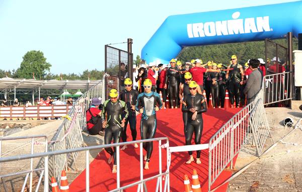 '2025 아이언맨 70.3 고성 대회'가 오는 13∼15일 고성군 전역에서 펼쳐진다. 사진은 지난해 열린 '아이언맨70.3 고성 대회' 모습. / 고성군