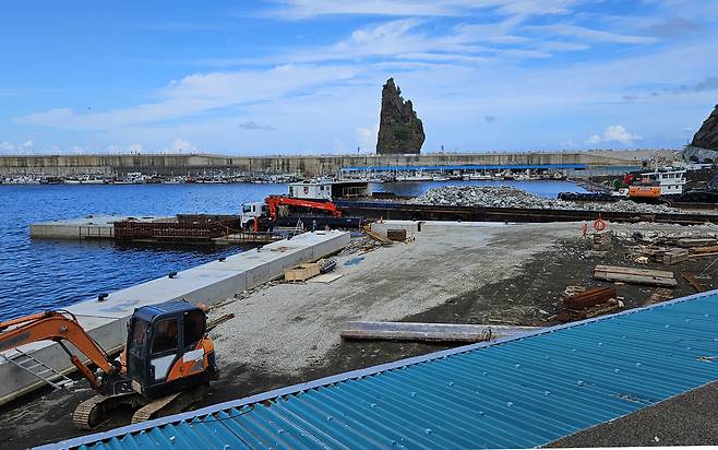 냉동공장 물량장을 메우고 있다./김두한 기자