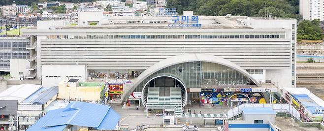 현재 2030년 개통 예정인 중부내륙철도(수서-문경-김천)를 활용한 KTX-이음 구미역 정차가 거의 확정 단계다. 하지만 지역경제인들은 구미산업단지와의 접근성이 뛰어난 칠곡군 약목 인근 KTX 선로 위 구미산단역 신설을 요구했다. 이재명 대통령은 선거 기간 구미산단역 신설을 구미지역 공약에 포함했다.<영남일보 DB>