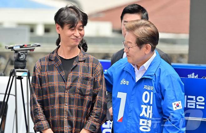 이재명 대통령 지원 유세에 나선 배우 박혁권(사진=뉴스1)