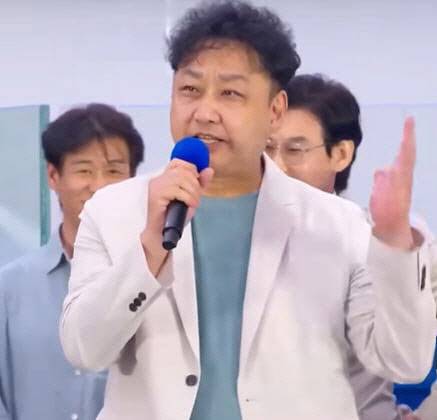 이재명 대통령 지원유세에 나선 개그맨 김수용(사진=유튜브)