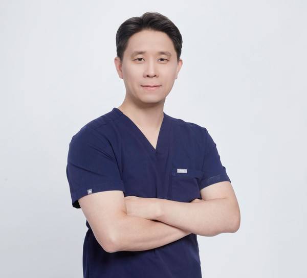 유승환 원장 | 출처 : 두앤통신경과