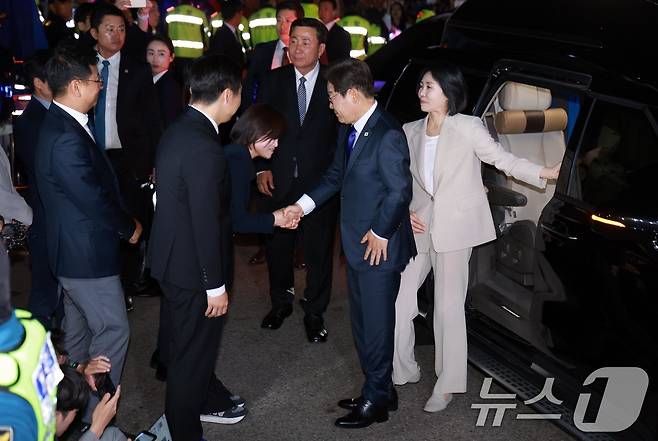 당선이 확실시된 이재명 더불어민주당 대통령 후보가 4일 서울 여의도 민주당사에 들어서고 있다. (공동취재) 2025.6.4/뉴스1 ⓒ News1 안은나 기자