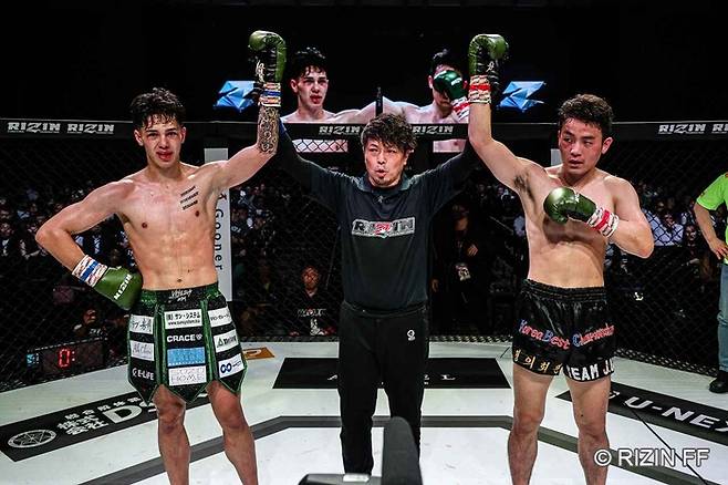 무승부로 끝난 조산해와 우사미 히데메이슨(왼쪽) 대결. 사진 | MAXFC